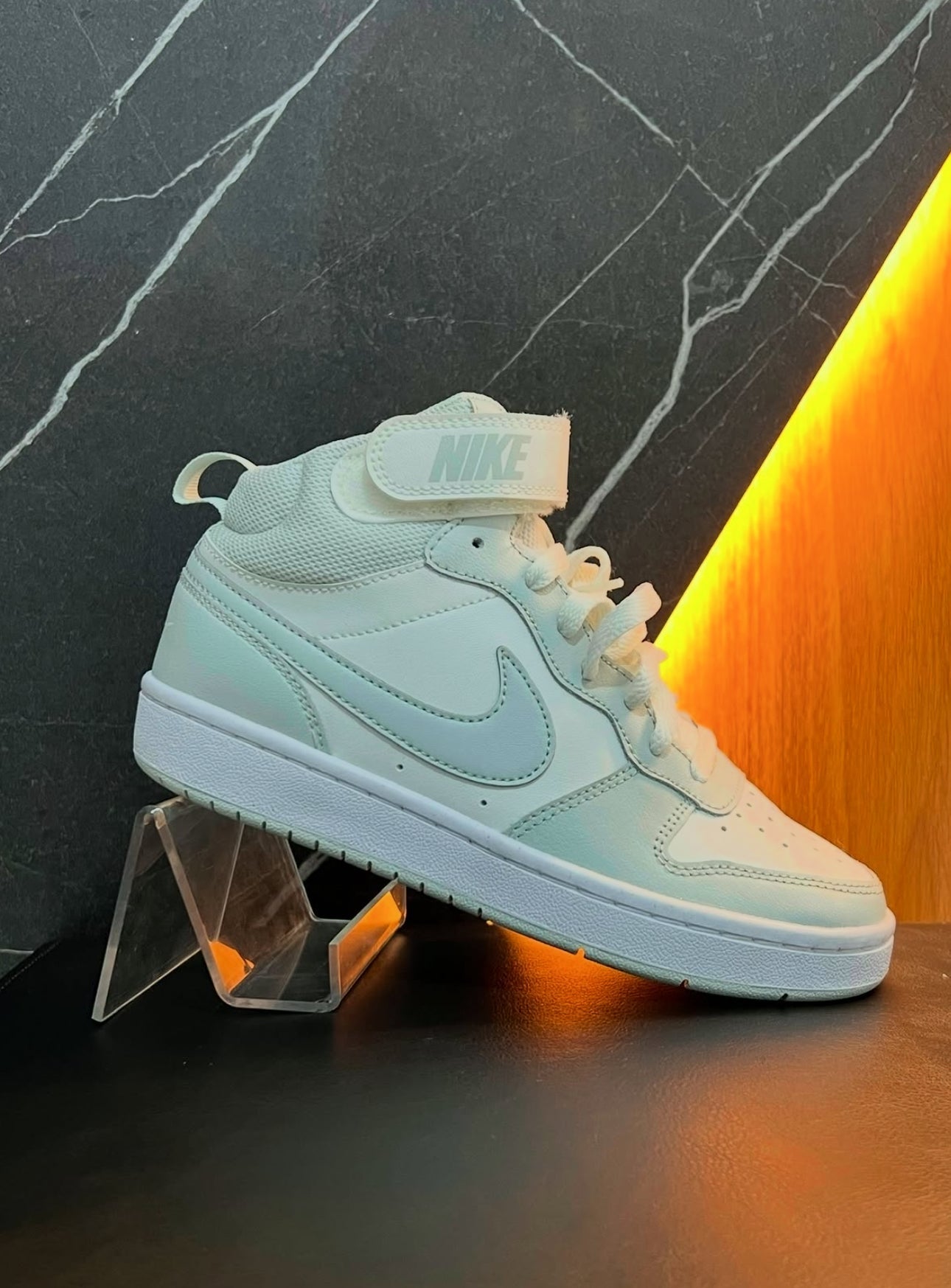 Tênis Nike Court Borough Mid